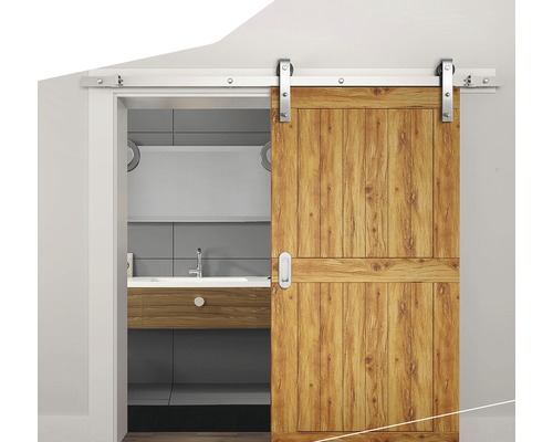 Holzschiebetür mit Beschlägen in Badezimmerumgebung