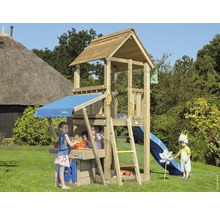 Spielturm aus Holz mit Rutsche, Leiter und Sandkasten für Kinder im Garten.