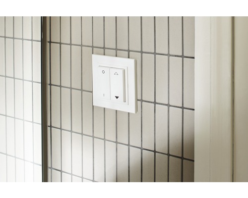 Schalter für Rollladensteuerung an einer Wand