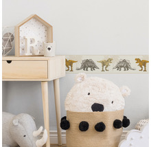 Kinderzimmer mit Dinosaurierbordüre, Holzschreibtisch und Stofftieren