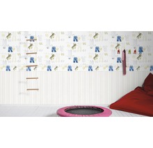 Kinderzimmer mit Tapete, Sprossenwand und Trampolin