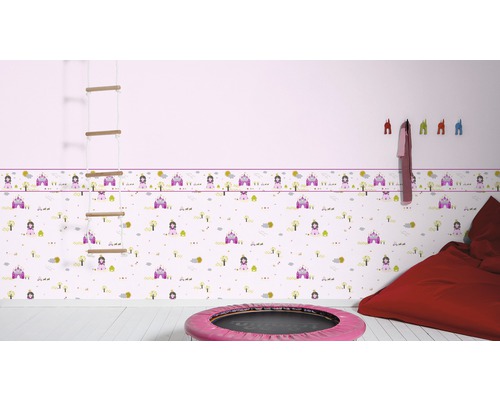 Kinderzimmer mit Prinzessinnen Tapete, Sprossenwand, Trampolin und Sitzsack