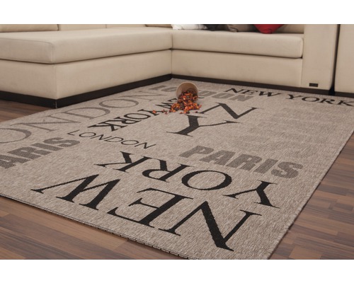 Teppich mit den Aufschriften New York, Paris und London