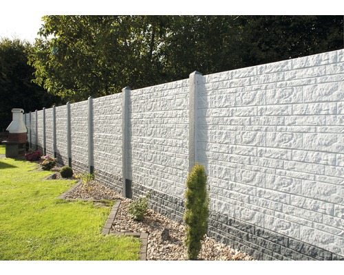 Gartenzaun aus Beton mit Mauerwerkoptik