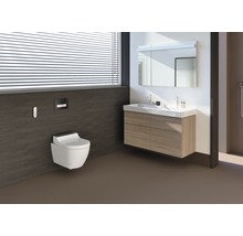 Modernes Badezimmer mit wandhängendem WC, Waschtisch und Spiegel