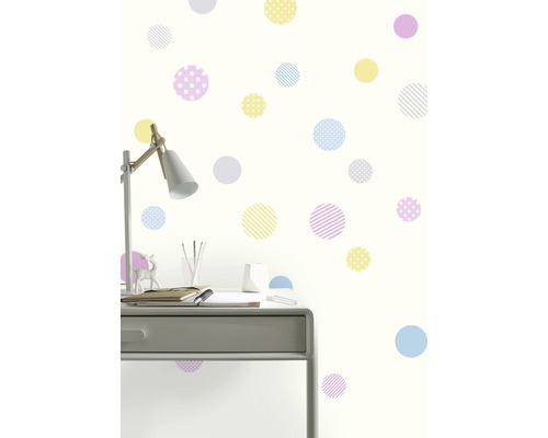 Wandgestaltung mit Kreismuster über Schreibtisch