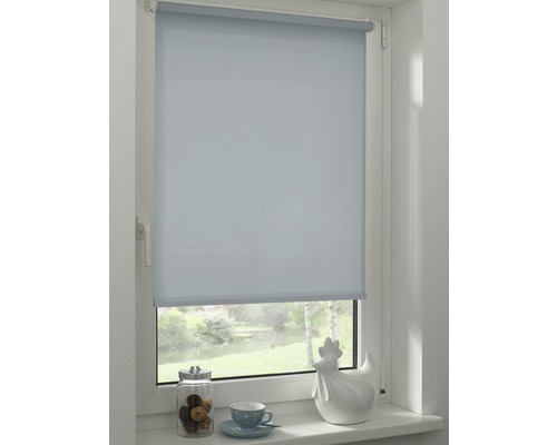 Rollo am Fenster zur Lichtregulierung