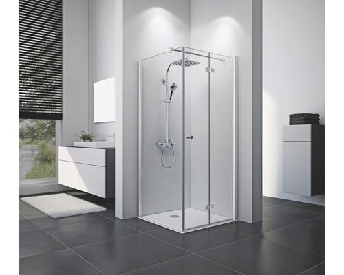 Modernes Badezimmer mit Duschkabine, Waschbecken und Fenster.