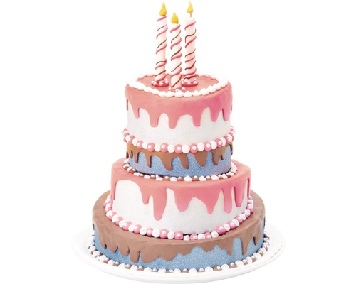 Dekorativer, mehrstöckiger Kuchen mit Kerzen