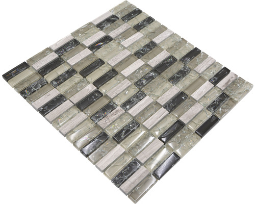 Mosaikmatte mit rechteckigen Glas- und Natursteinfliesen