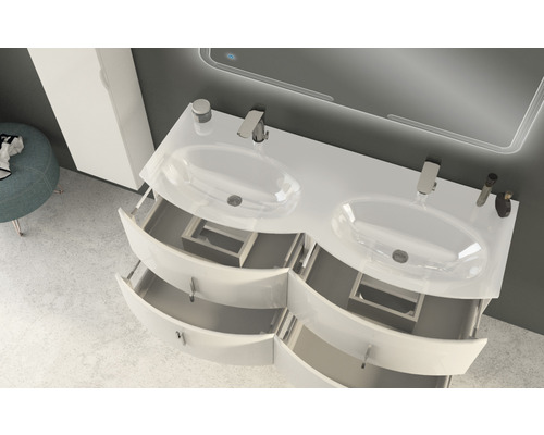 Doppelwaschtisch mit offenen Schubladen, Armaturen und beleuchtetem Spiegel für das Badezimmer