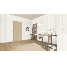 Arbeitszimmer mit Schreibtisch, Stuhl, Regale und Tür