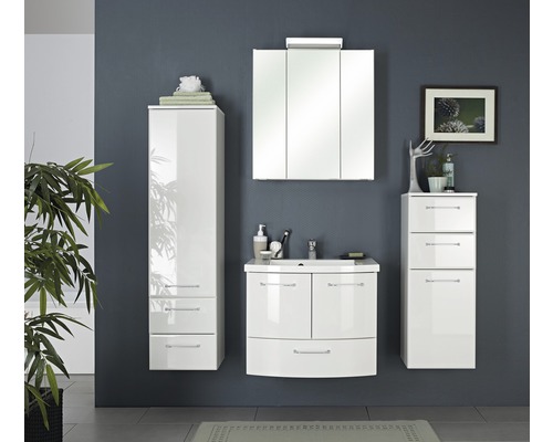 Badezimmer mit Spiegelschrank, Waschbeckenunterschrank und Hochschrank in glänzendem Weiss