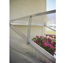 Detailansicht eines Frühbeetkasten-Fensters mit Öffnungsmechanismus