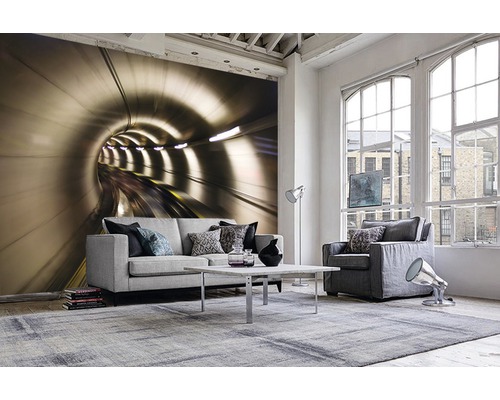 Wohnzimmer mit Tunnel Fototapete, Sofa, Sessel und Teppich