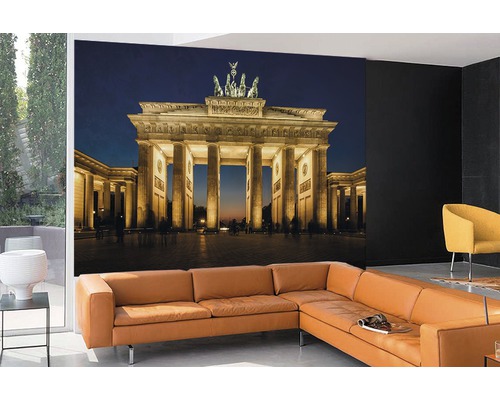 Wohnraum mit Fototapete des Brandenburger Tors.