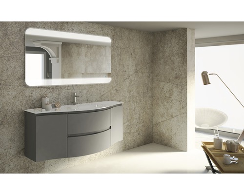 Modernes Badezimmer mit Waschbeckenunterschrank, Spiegel und Beleuchtung