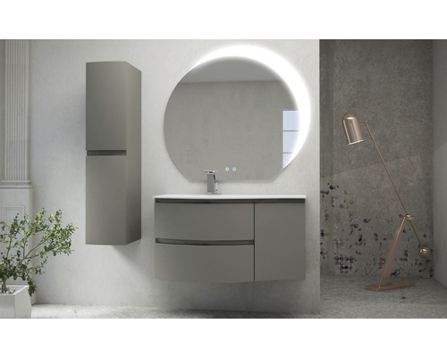 Badezimmer mit Waschtisch, Spiegelschrank und beleuchtetem Spiegel