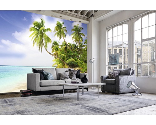 Wohnzimmer mit Fototapete mit Palmenmotiv