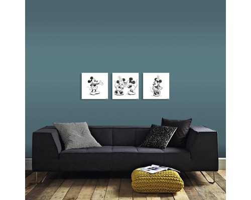 Dekorative Leinwand mit Mickey Maus Motiven über einem Sofa