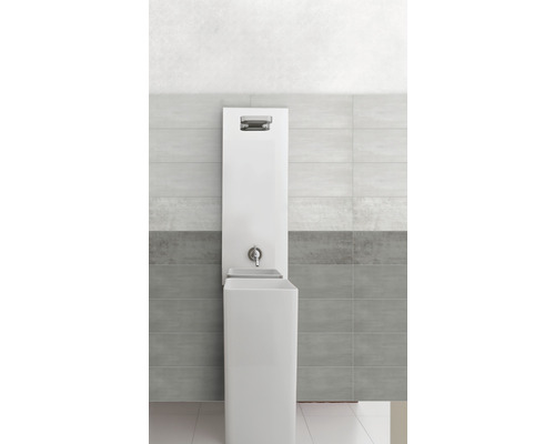 Badezimmer mit Waschbecken inklusive Armatur