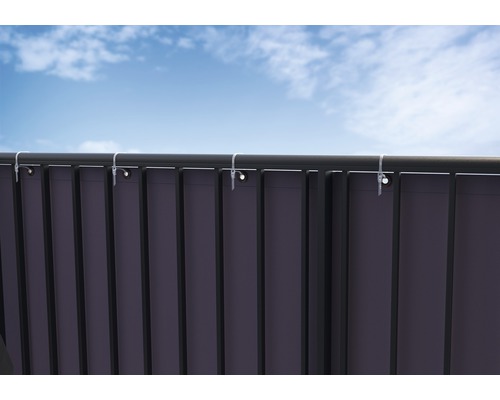 Sichtschutzzaun mit Befestigung am Geländer