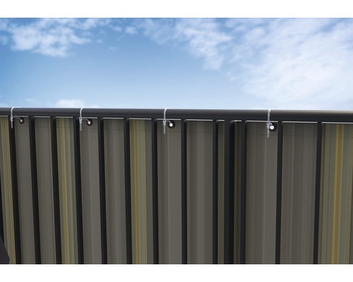 Sichtschutzzaun mit Befestigung am Himmel