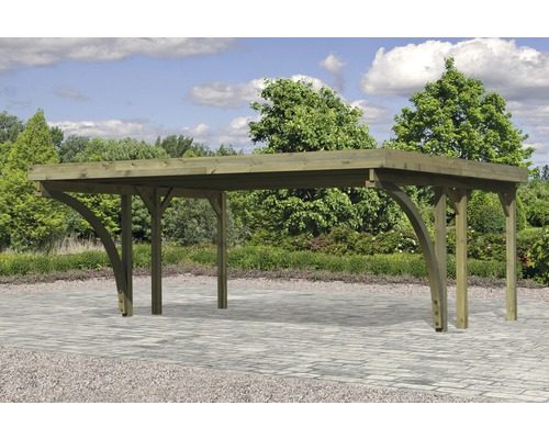 Holzcarport im Garten