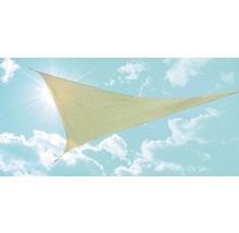 Dreieckiges Sonnensegel am Himmel