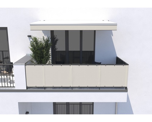 Ansicht eines Balkons mit Sichtschutz und Markise
