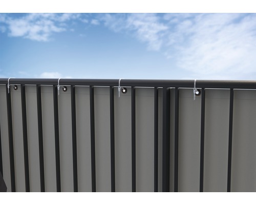 Sichtschutzplane mit Ösen und Befestigungsseilen