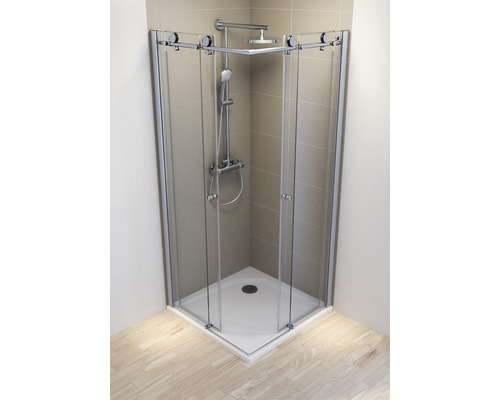 Eckdusche mit Brausegarnitur im Badezimmer