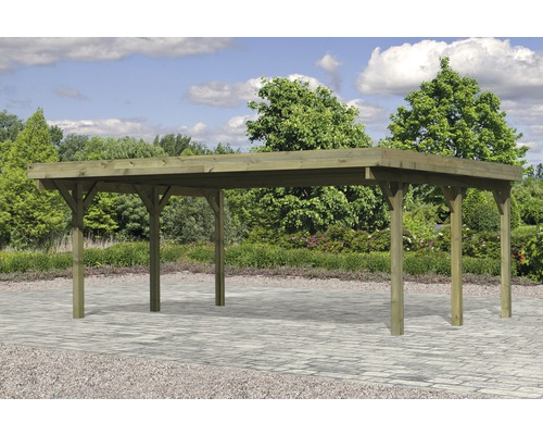 Freistehender Holzcarport im Außenbereich
