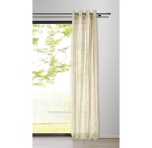 Gardine am Fenster mit Blick nach draußen