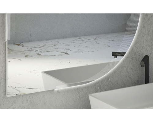 Beleuchteter, runder Badezimmerspiegel mit einem modernen Design über einem Waschbecken.