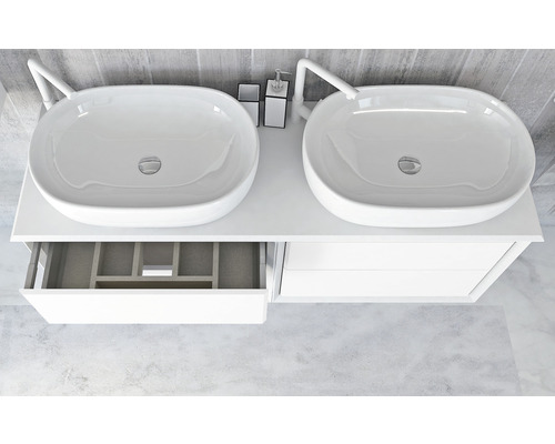 Doppelwaschtisch mit Schublade und zwei Aufsatzwaschbecken im Badezimmer
