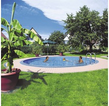 Rundpool mit Familie im Garten