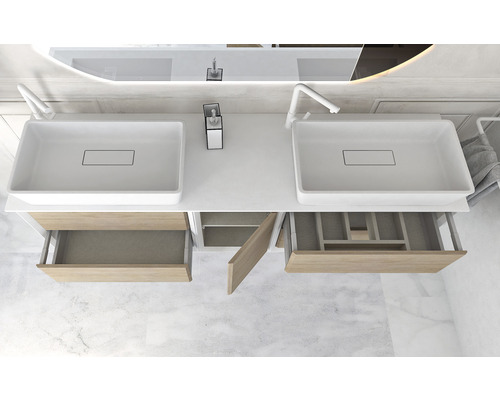 Doppelwaschtisch mit offenen Schubladen und rechteckigen Aufsatzwaschbecken im Badezimmer