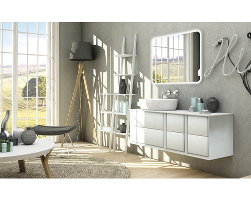 Modernes Badezimmer mit Waschbecken, Spiegel, Kommode und Dekoration