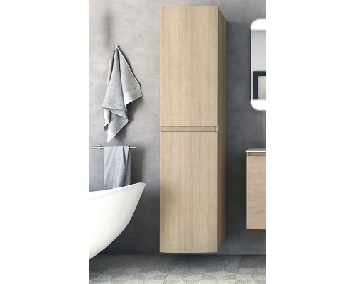 Badezimmer Szene mit hohem, hellem Holzschrank