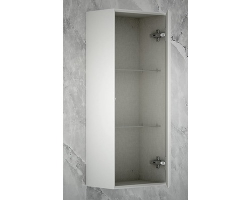 Offener weißer Badezimmerschrank mit Glasböden zur Aufbewahrung