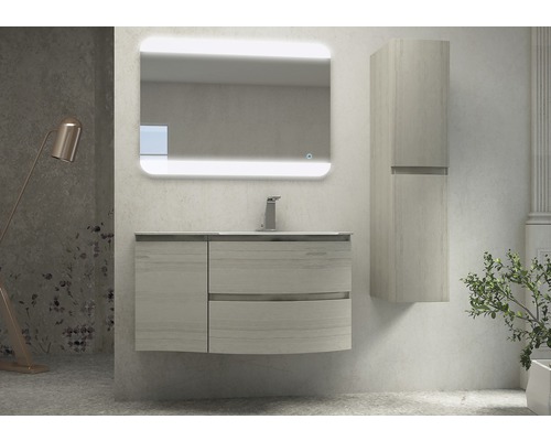 Badezimmer mit Waschtischunterschrank, Spiegelschrank mit Beleuchtung und Hochschrank