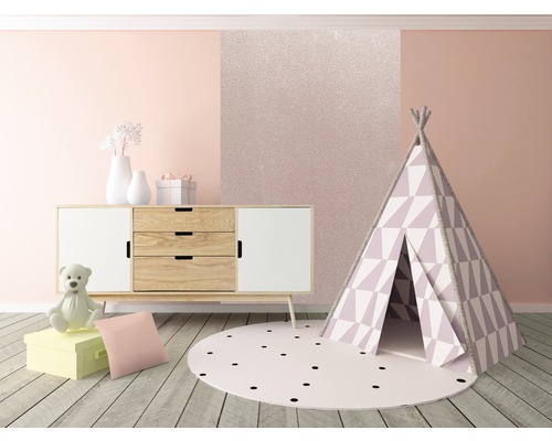 Kinderzimmer mit Spielzelt, Kommode und Dekoration