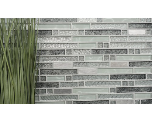 Mosaikfliese mit Glas- und Metallelementen