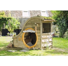 Garten Szene mit einem Spielhaus aus Holz mit begrüntem Dach und runder Tür