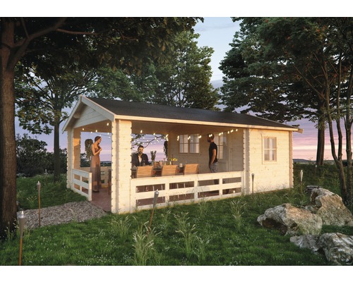 Terrassenhaus SKAN HOLZ Alicante mit Fußboden 420 x 603 cm natur Holzgartenhaus mit Terrasse, Tisch, Stühlen und Personen im Garten
