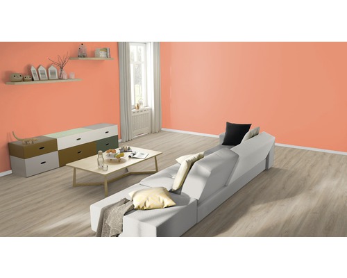 Wohnzimmer mit Sofa, Couchtisch und Kommode