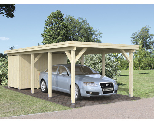 Auto unter einem Carport aus Holz mit Geräteschuppen