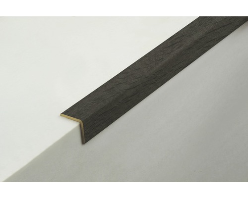 Holz-Winkelprofil auf einer Oberfläche