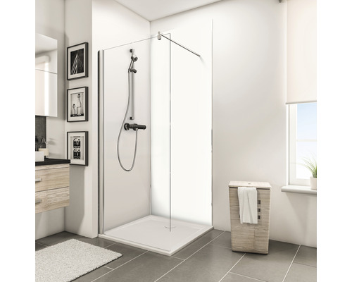 Duschrückwand SCHULTE DecoDesign Unifarbe 210 x 90 cm D1900921 651 Helles Badezimmer mit ebenerdiger Dusche, Waschbecken und Wäschekorb.